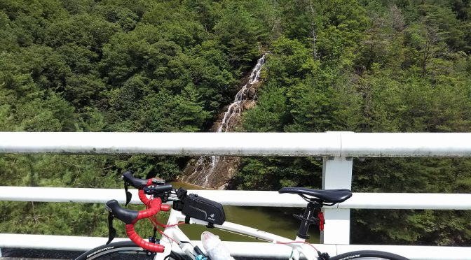 八塔寺川ダム湖の滝　107.33km